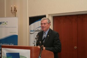 Governor Donald L. Carcieri addresses the crowd at the 2008 Innovation Awards & Technology Laureates Night. / PBN Photo
