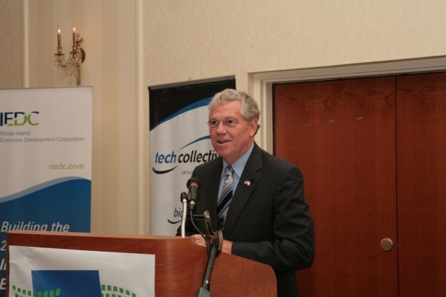 Governor Donald L. Carcieri addresses the crowd at the 2008 Innovation Awards & Technology Laureates Night. / PBN Photo