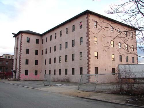 THIS FORMER MILL at 244 Oak St. in Providence is one of two that Realtor John Risica had hoped to turn into a 64-unit condominium development. / THIS FORMER MILL at 244 Oak St. in Providence is one of two that Realtor John Risica had hoped to turn into a 64-unit condominium development. /