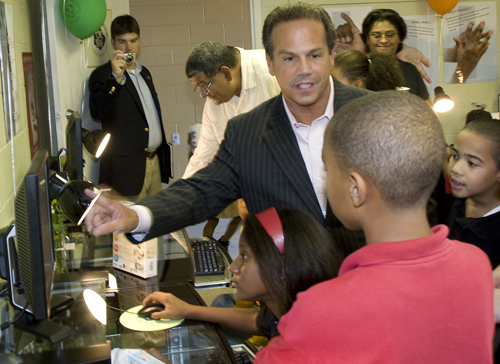 UP AND RUNNING: Providence Mayor David N. Cicilline assists children in the GTECH After School Advantage computer lab during the festive re-opening of Elmwood Community Center. / UP AND RUNNING: Providence Mayor David N. Cicilline assists children in the GTECH After School Advantage computer lab during the festive re-opening of Elmwood Community Center. /