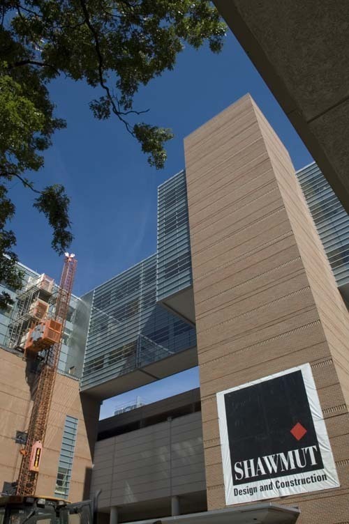 BRIDGE BUILDING: Part of Rhode Island Hospital’s expansion includes three new inpatient floors. / BRIDGE BUILDING: Part of Rhode Island Hospital’s expansion includes three new inpatient floors. /
