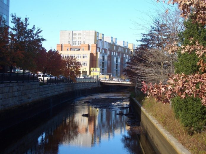 THE FOUR-FLOOR Capitol Cove complex will have one-, two- and three-bedroom apartments ranging from 750 square feet to 1,500 square feet. / THE FOUR-FLOOR Capitol Cove complex will have one-, two- and three-bedroom apartments ranging from 750 square feet to 1,500 square feet. /