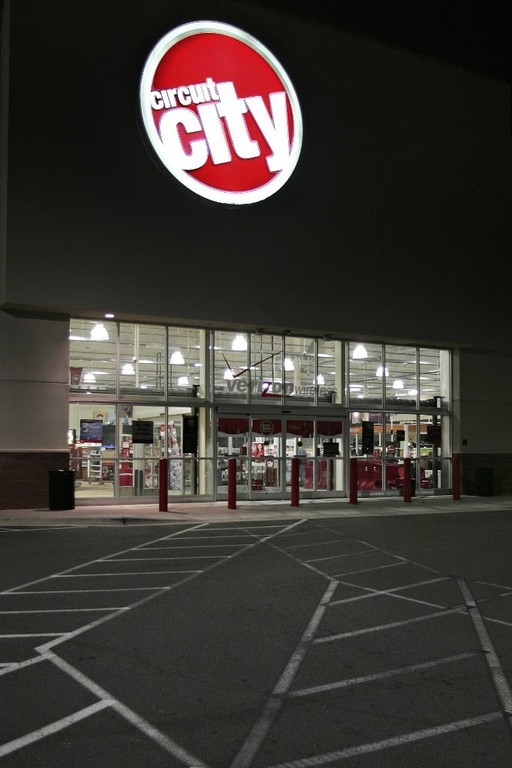ELECTRONICS RETAILER Circuit City Stores Inc. (NYSE: CC), forced into Chapter 11 by the downturn, got a new lease on life this month when it obtained $1.1 billion in bridge financing. The loan came after the company announced plan to close 155 of its 712 U.S. stores. / ELECTRONICS RETAILER Circuit City Stores Inc. (NYSE: CC), forced into Chapter 11 by the downturn, got a new lease on life this month when it obtained $1.1 billion in bridge financing. The loan came after the company announced plan to close 155 of its 712 U.S. stores. /
