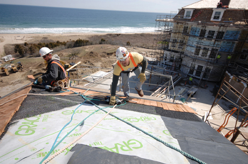 THIS OLD HOUSE: H. Carr & Son employees Bill Maynard, left, and Roger Milhomme shingle a roof at the new Ocean House in
Westerly. The roof is designed to resemble the original Ocean House. / THIS OLD HOUSE: H. Carr & Son employees Bill Maynard, left, and Roger Milhomme shingle a roof at the new Ocean House in
Westerly. The roof is designed to resemble the original Ocean House. /