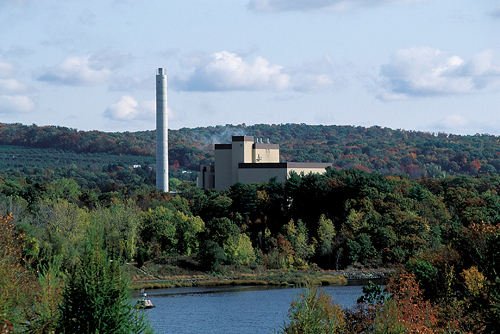 COVANTA ENERGY CORP. subsidiary The Covanta Company operates this energy-from-waste facility in Preston, Conn., processing 689 tons of solid waste per day and generating 20 megawatts of electricity. / COVANTA ENERGY CORP. subsidiary The Covanta Company operates this energy-from-waste facility in Preston, Conn., processing 689 tons of solid waste per day and generating 20 megawatts of electricity. /