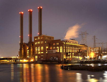 CARBON EMISSIONS FROM POWER PLANTS in Rhode Island and nine other Northeast states were down by 10 percent year-over-year in the first quarter, a new report says. Above, the 450-megawatt Manchester Street power plant in Providence, which burns natural gas. / CARBON EMISSIONS FROM POWER PLANTS in Rhode Island and nine other Northeast states were down by 10 percent year-over-year in the first quarter, a new report says. Above, the 450-megawatt Manchester Street power plant in Providence, which burns natural gas. /