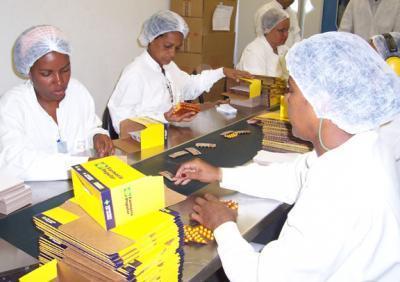 BRAZIL PRESSED pharmaceutical companies to lower their prices and began producing AIDS medicines in public factories, such as the production line at Farmanguinhos pictured above. / BRAZIL PRESSED pharmaceutical companies to lower their prices and began producing AIDS medicines in public factories, such as the production line at Farmanguinhos pictured above.<hr> /