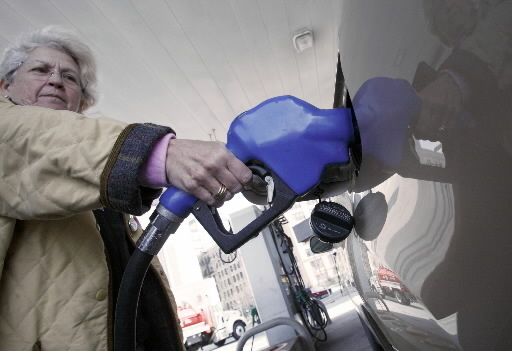 The average price of self-serve, unleaded regular gasoline in Rhode Island stood at $2.54 per gallon on Monday, according to AAA Southern New England. / The average price of self-serve, unleaded regular gasoline in Rhode Island stood at $2.54 per gallon on Monday, according to AAA Southern New England. /