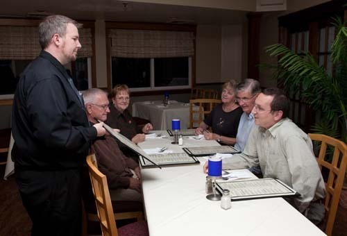 READY TO ORDER: Aubrey Dante,
manager of Amalfi, goes over the
specials with customers. / READY TO ORDER: Aubrey Dante,
manager of Amalfi, goes over the
specials with customers. /