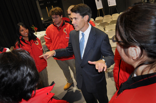 BANKING ON SUCCESS: William F. Hatfield, president of Bank of America Rhode Island, speaks with members of the youth program City Year, at the Met School in Providence. / BANKING ON SUCCESS: William F. Hatfield, president of Bank of America Rhode Island, speaks with members of the youth program City Year, at the Met School in Providence. /
