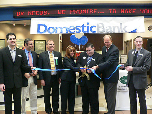 DOMESTIC BANK OFFICIALS cut the ribbon at the opening of a new branch inside a Wal-Mart store in Northbridge, Mass., in April 2007. / DOMESTIC BANK OFFICIALS cut the ribbon at the opening of a new branch inside a Wal-Mart store in Northbridge, Mass., in April 2007. /