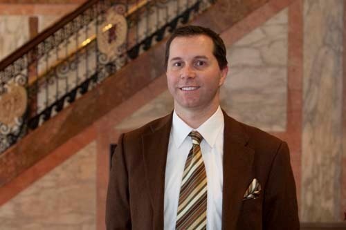 RAISING AWARENESS: Frank Maher, a founder of the Gay Professionals Network of Rhode Island, said the group intends to focus on networking rather than lobbying. / RAISING AWARENESS: Frank Maher, a founder of the Gay Professionals Network of Rhode Island, said the group intends to focus on networking rather than lobbying. /