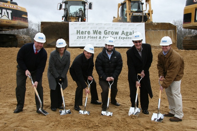 BLOUNT FINE FOODS employees and clients took part in a groundbreaking ceremony Monday as the firm expands its Fall River headquarters. / BLOUNT FINE FOODS employees and clients took part in a groundbreaking ceremony Monday as the firm expands its Fall River headquarters. /