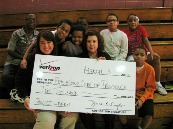 MICHELE CINQUEGRANO, regional director for Verizon, left, presents a check for $10,000 to Nicole Dufresne, executive director of the Boys & Girls Clubs of Providence. / MICHELE CINQUEGRANO, regional director for Verizon, left, presents a check for $10,000 to Nicole Dufresne, executive director of the Boys & Girls Clubs of Providence. /