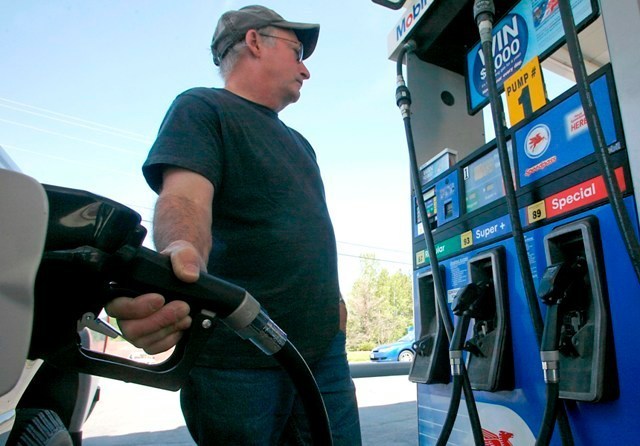 The average price of self-serve, unleaded regular gasoline in Rhode Island stood at $2.95 per gallon on Monday, according to AAA Southern New England. / The average price of self-serve, unleaded regular gasoline in Rhode Island stood at $2.95 per gallon on Monday, according to AAA Southern New England. /