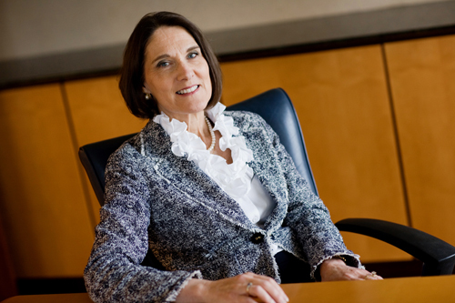 LAW AND ORDER: Hinckley, Allen & Snyder partner Margaret Farrell serves as a trustee or director for several hospitals and organizations and is also considered one of the top corporate lawyers in the U.S. / LAW AND ORDER: Hinckley, Allen & Snyder partner Margaret Farrell serves as a trustee or director for several hospitals and organizations and is also considered one of the top corporate lawyers in the U.S. /