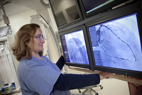 BILL OF HEALTH: Landmark nurse Jeannette Farley reviews a diagnostic image at the hospital, which Caritas Christi is looking to purchase. / BILL OF HEALTH: Landmark nurse Jeannette Farley reviews a diagnostic image at the hospital, which Caritas Christi is looking to purchase. /
