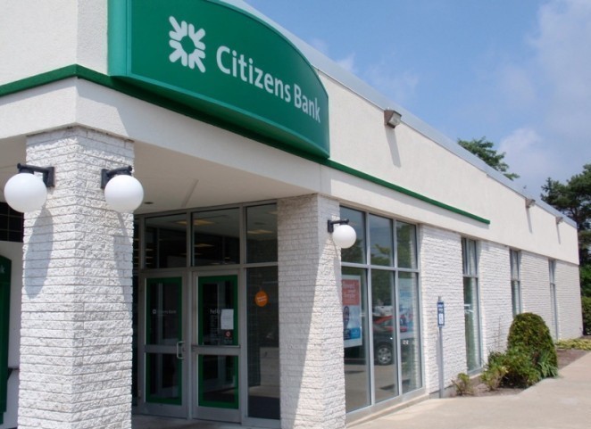 THE PARENT OF Citizens Bank posted a $68 million loss in the first half of 2010, much improved from the same 2009 period. / THE PARENT OF Citizens Bank posted a $68 million loss in the first half of 2010, much improved from the same 2009 period. /