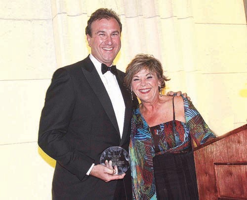 DANIEL COHEN, member of the Swarovski executive board, receives the Civic Leadership Award from Heart Ball emcee Karen Adams. / DANIEL COHEN, member of the Swarovski executive board, receives the Civic Leadership Award from Heart Ball emcee Karen Adams. /