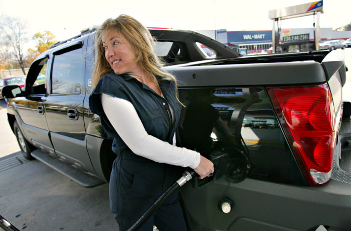 GASOLINE PRICES IN Rhode Island and Massachusetts rose for the fourth week in a row, AAA Southern New England reported Monday. / GASOLINE PRICES IN Rhode Island and Massachusetts rose for the fourth week in a row, AAA Southern New England reported Monday. /