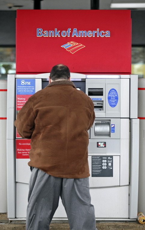 BANK OF AMERICA CORP., pressured by U.S. regulations limiting debit-card and overdraft fees, is set to give its retail customers a choice: do more financial transactions through the company, or pay a monthly fee. / BANK OF AMERICA CORP., pressured by U.S. regulations limiting debit-card and overdraft fees, is set to give its retail customers a choice: do more financial transactions through the company, or pay a monthly fee. /