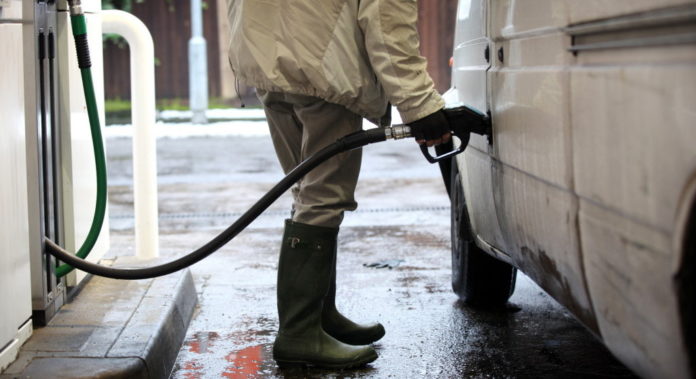 GASOLINE PRICES ROSE by 1 cent in Rhode Island and fell by the same amount in Massachusetts, AAA Southern New England said on March 28. / GASOLINE PRICES ROSE by 1 cent in Rhode Island and fell by the same amount in Massachusetts, AAA Southern New England said on March 28. /