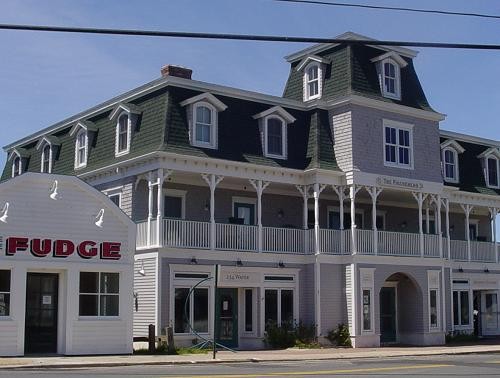 THE FIGUREHEAD BUILDING on Block Island sold in June for $1.6 million. / THE FIGUREHEAD BUILDING on Block Island sold in June for $1.6 million. /