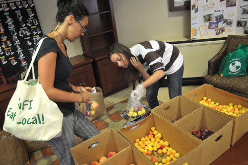 FRESH IDEAS: Tara Kane Prendergast, left, and Julia Harvey, buy produce through the Brown University Market Shares Program, which allows students and staff to purchase fresh vegetables for a set price throughout the year. / PBN PHOTO/FRANK MULLIN FRESH IDEAS: Tara Kane Prendergast, left, and Julia Harvey, buy produce through the Brown University Market Shares Program, which allows students and staff to purchase fresh vegetables for a set price throughout the year. / PBN PHOTO/FRANK MULLIN