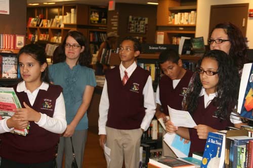 COURTESY BROWN UNIVERSITY
THE SEGUE WAY: Segue Institute students at the Brown Bookstore, from left: Celeste Terrero, Melissa Lourenco, Diomedes Morel, Mauricio Blandon and Kiomarys Pagan, with art teacher Nina Marold behind them. COURTESY BROWN UNIVERSITY
THE SEGUE WAY: Segue Institute students at the Brown Bookstore, from left: Celeste Terrero, Melissa Lourenco, Diomedes Morel, Mauricio Blandon and Kiomarys Pagan, with art teacher Nina Marold behind them.