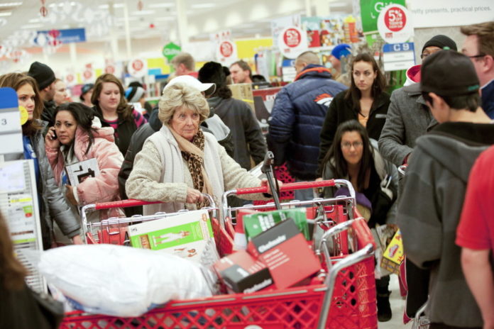 PEOPLE shop in the electronics department at a Super Target store in Thornton, Colo., on Black Friday 2010. / BLOOMBERG NEWS FILE PHOTO/MATTHEW STAVER PEOPLE shop in the electronics department at a Super Target store in Thornton, Colo., on Black Friday 2010. / BLOOMBERG NEWS FILE PHOTO/MATTHEW STAVER