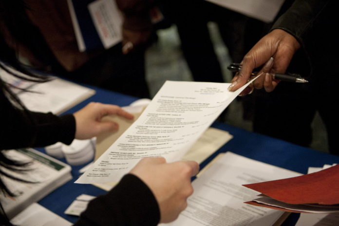 A JOB seeker hands a recruiter a resume at the New York Career Fair in New York, U.S., on Wednesday, Feb. 22, 2012. / BLOOMBERG NEWS FILE PHOTO/SCOTT EELLS A JOB seeker hands a recruiter a resume at the New York Career Fair in New York, U.S., on Wednesday, Feb. 22, 2012. / BLOOMBERG NEWS FILE PHOTO/SCOTT EELLS