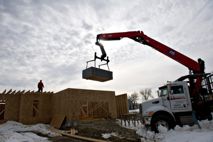 BUILDERS BEGAN work on fewer homes than forecast in March, signaling a sustained industry recovery will take time to get underway. / BLOOMBERG FILE PHOTO/DANIEL ACKER