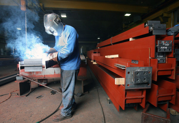 INDUSTRIAL production in the U.S. was little changed in March for a second month as a slowdown at factories was offset by a pickup in utility use. / BLOOMBERG FILE PHOTO/STEPHEN HILGER INDUSTRIAL production in the U.S. was little changed in March for a second month as a slowdown at factories was offset by a pickup in utility use. / BLOOMBERG FILE PHOTO/STEPHEN HILGER