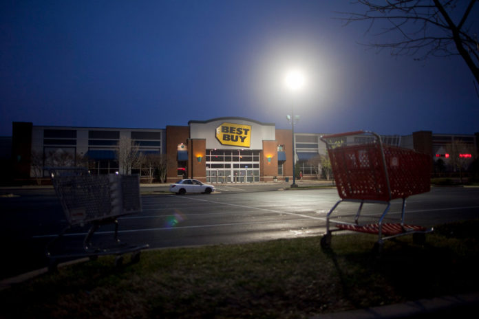 SHOPPING CARTS sit in the parking lot outside a Best Buy store in Alexandria, Virginia, U.S. / BLOOMBERG FILE PHOTO/ANDREW HARRER