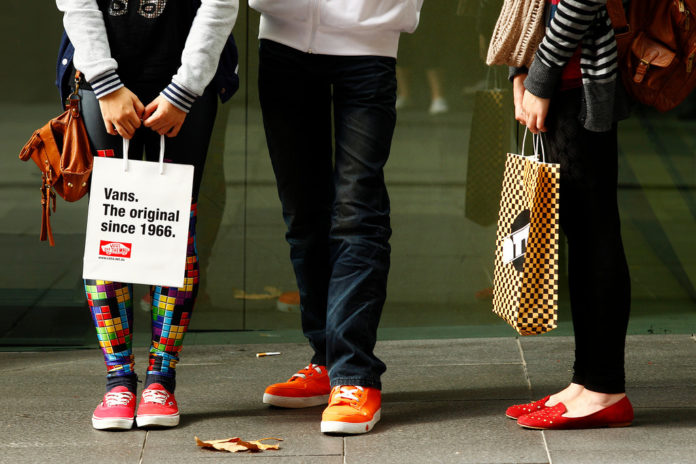 RETAIL SALES rose in April at the slowest pace of the year as Americans took a break from a shopping spree induced by unseasonably warm weather in prior months and an earlier Easter holiday. / BLOOMBERG FILE PHOTO/BRENDON THORNE