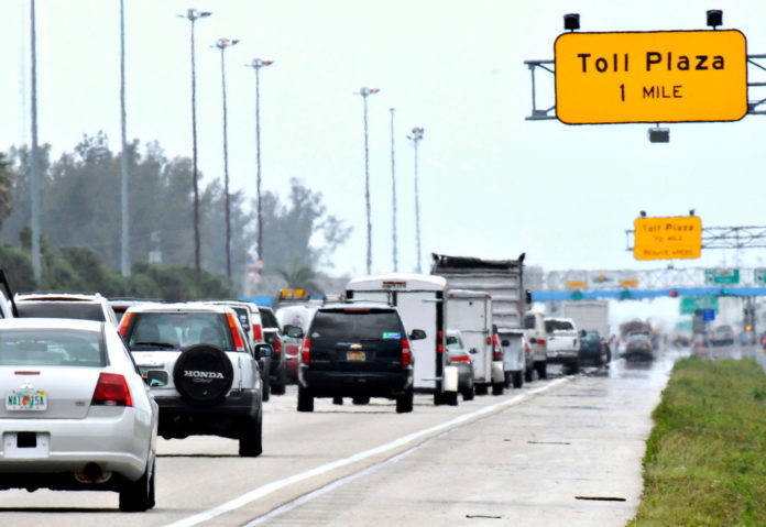 MOTORISTS wait in long lines at a toll plaza along the Florida Turnpike in Lantana, Fla. / BLOOMBERG FILE PHOTO/ MARK ELIAS