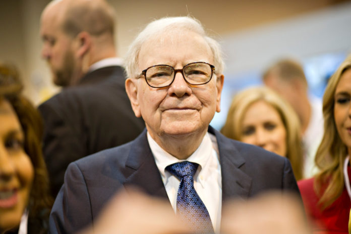 MEDIA GENERAL has signed an agreement with Berkshire Hathaway Inc. to sell the majority of its newspapers. Warren Buffett, chairman of Berkshire Hathaway Inc., tours the vendor floor during the Berkshire Hathaway annual shareholders meeting in Omaha, Nebraska, U.S. / BLOOMBERG FILE PHOTO/DANIEL ACKER MEDIA GENERAL has signed an agreement with Berkshire Hathaway Inc. to sell the majority of its newspapers. Warren Buffett, chairman of Berkshire Hathaway Inc., tours the vendor floor during the Berkshire Hathaway annual shareholders meeting in Omaha, Nebraska, U.S. / BLOOMBERG FILE PHOTO/DANIEL ACKER