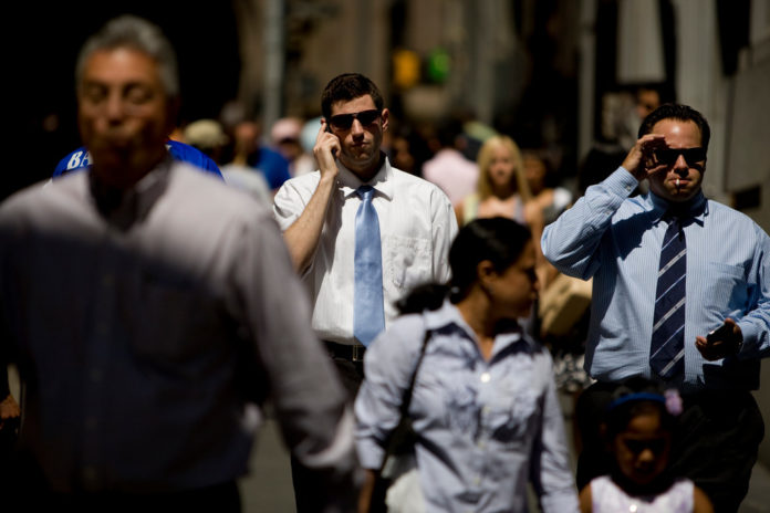 THE MOST AMERICANS in six months said the economy in July was getting worse, indicating the slowdown in hiring is dimming moods as the third quarter begins. / BLOOMBERG FILE PHOTO/SCOTT EELLS