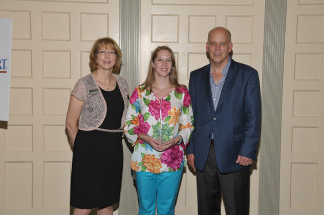 Honoree Melissa Gould, GTECH, accepts her award from Sandra Pattie and Roger Bergenheim / Skorski Photography