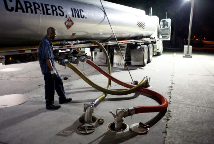 GASOLINE PRICES fell on speculation that demand will decline on the U.S. East Coast after the devastation from Hurricane Sandy. / BLOOMBERG FILE PHOTO/F. CARTER SMITH GASOLINE PRICES fell on speculation that demand will decline on the U.S. East Coast after the devastation from Hurricane Sandy. / BLOOMBERG FILE PHOTO/F. CARTER SMITH