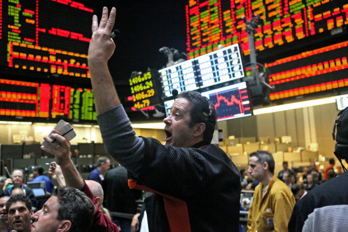 STOCKS ROSE in the U.S. after the biggest weekly drop in two months for the S&P 500 index on speculation that Congress and Obama will reach a deal and stave off the impending fiscal cliff.  / BLOOMBERG FILE PHOTO/TIM BOYLE