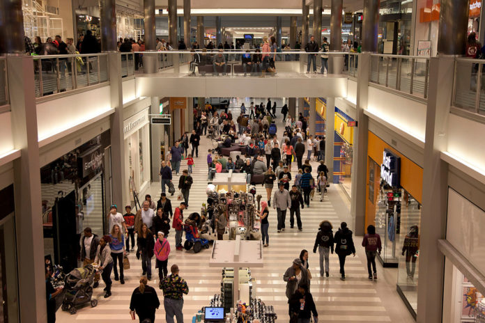 CONSUMER CONFIDENCE in the United States fell to 65.1 from a revised 71.5 in November, 1.5 more than forecast.  / BLOOMBERG FILE PHOTO/ARIANA LINDQUIST