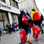 Economy weighs on shoppers in final holiday dash to mall THE NATION'S ECONOMIC future is weighing on citizens during the last-minute holiday shopping season. / BLOOMBERG FILE PHOTO/JIN LEE