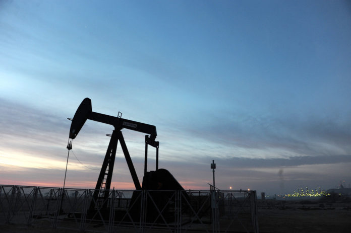 OIL PRICES ROSE in New York today after a decline in imports caused U.S. inventories unexpectedly drop. / BLOOMBERG FILE PHOTO/PHIL WEYMOUTH OIL PRICES ROSE in New York today after a decline in imports caused U.S. inventories unexpectedly drop. / BLOOMBERG FILE PHOTO/PHIL WEYMOUTH