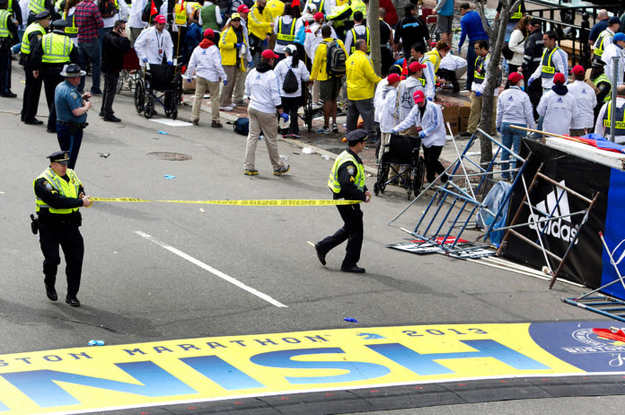 BOSTON POLICE CORDON off the finish line area where two explosions occurred along the final stretch of the Boston Marathon on Boylston Street in Boston, Massachusetts, U.S., on Monday, April 15. Two powerful explosions rocked the finish line area of the Boston Marathon near Copley Square and police said many people were injured. / BLOOMBER PHOTO/KELVIN MA BOSTON POLICE CORDON off the finish line area where two explosions occurred along the final stretch of the Boston Marathon on Boylston Street in Boston, Massachusetts, U.S., on Monday, April 15. Two powerful explosions rocked the finish line area of the Boston Marathon near Copley Square and police said many people were injured. / BLOOMBER PHOTO/KELVIN MA