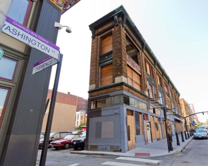 NARROW SCOPE: Damaged by a fire in 2009, the George C. Arnold Building on Washington Street in Providence could find new life with the city’s help. / PBN PHOTO/TRACY JENKINS