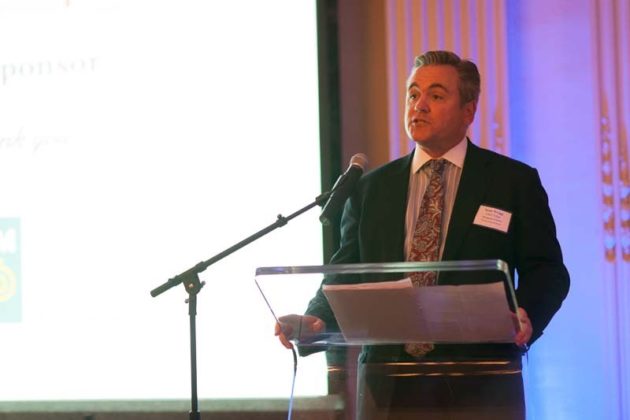 Scott Wragg, managing director of the CBIZ Tofias Providence office, welcomes guests and honorees / Rupert Whiteley