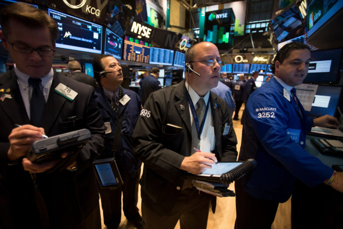 U.S. EQUITIES MARKETS opened near record highs Wednesday, as investors expected the Federal Reserve to keep its bond-purchasing program in place, while at the same time, more than two-thirds of companies have reported earnings gains in the third quarter.  / BLOOMBERG NEWS PHOTO/SCOTT EELLS