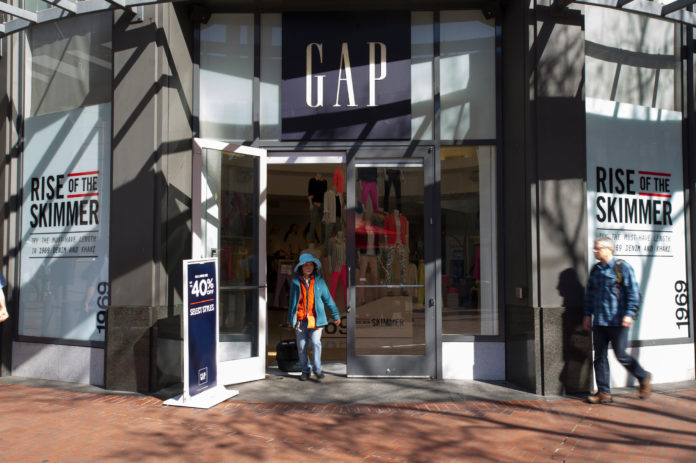 A customer exits a Gap Inc. store in San Francisco. Gap Inc. was among several apparel retail chains that lured shoppers with discounts as steep as 75 percent to boost holiday sales. On Thursday, SpendingPulse reported retail sales rose 3.5 percent during the holiday season compared with last year. / BLOOMBERG FILE PHOTO/DAVID PAUL MORRIS
