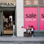U.S. CONSUMERS - SUCH AS THIS COUPLE IN NEW YORK - did not spend as much as expected in July, according to Commerce Department figures, as household purchases fell 0.1 percent compared with June, while personal income increased 0.2 percent, the smallest gain this year. / BLOOMBERG NEWS PHOTO/ATISHA PAULSON